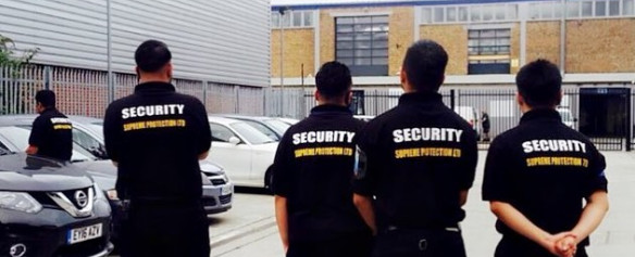 Supreme Protection’s Security Officers in SIA-Licensed Uniforms
